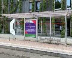 Plakate an Straßenbahnhaltestellen - Werbung für FSP Pflegedienst Stellenangebote